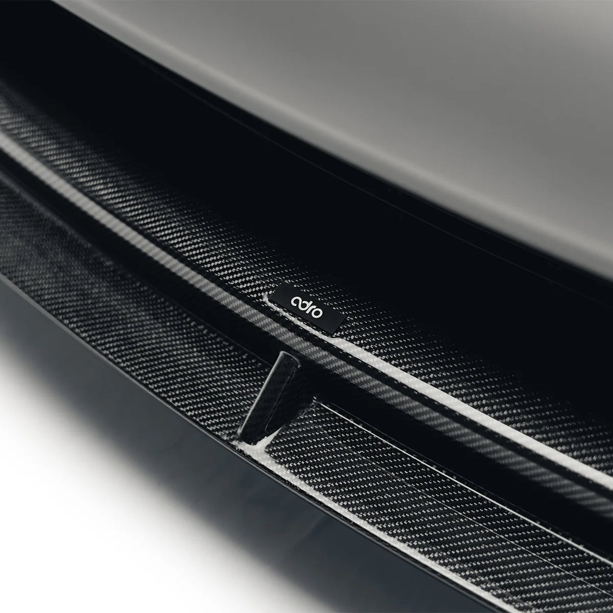 TESLA MODEL Y V2 CARBON LIP